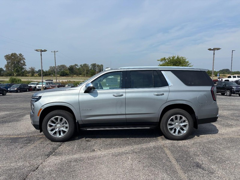 Chevrolet Tahoe Vehicle Full-screen Gallery Image 2