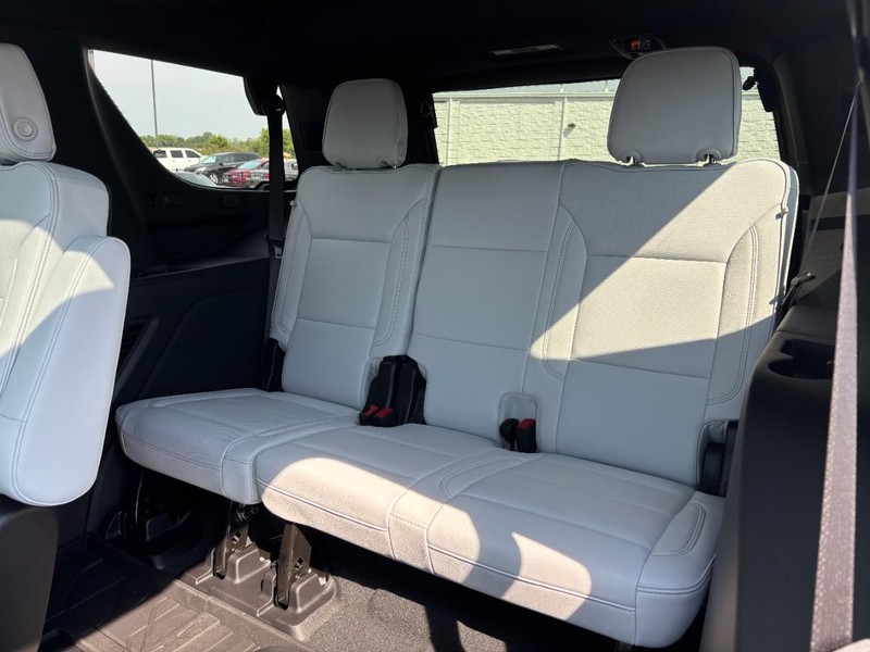 Chevrolet Tahoe Vehicle Full-screen Gallery Image 5
