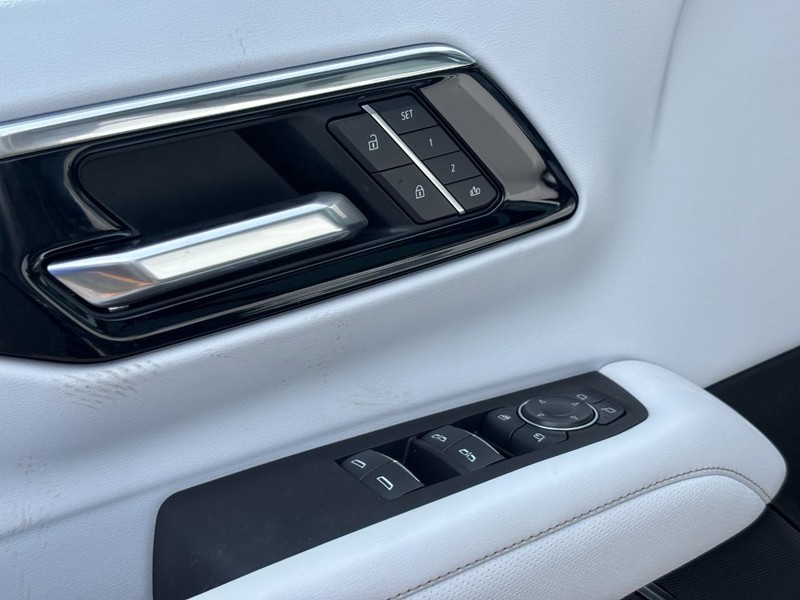 Chevrolet Tahoe Vehicle Full-screen Gallery Image 12
