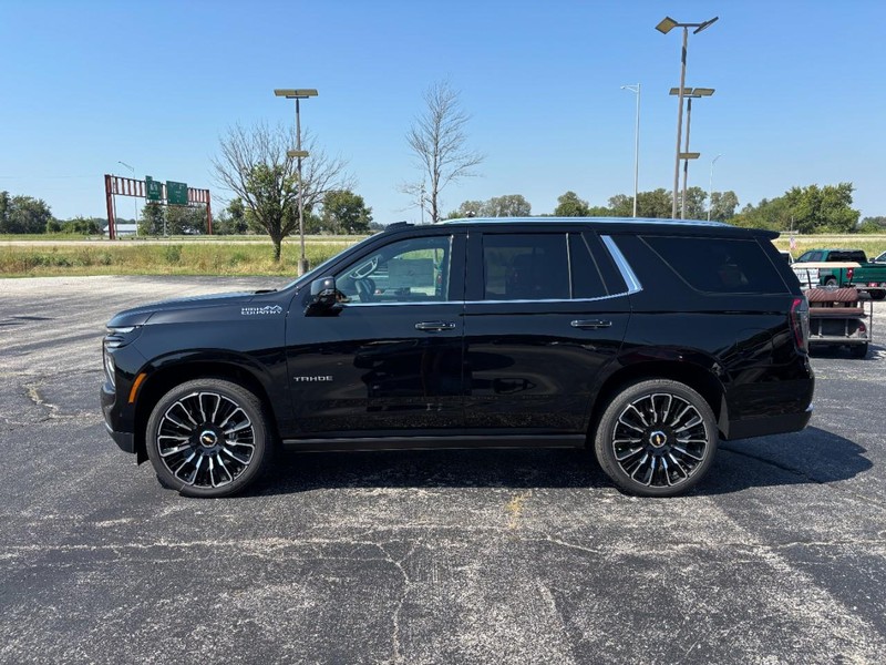 Chevrolet Tahoe Vehicle Full-screen Gallery Image 2