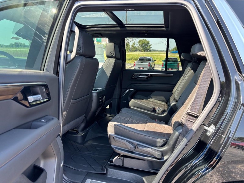 Chevrolet Tahoe Vehicle Full-screen Gallery Image 6