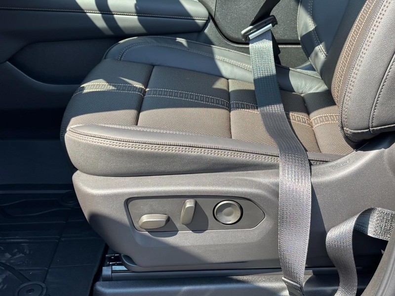 Chevrolet Tahoe Vehicle Full-screen Gallery Image 11