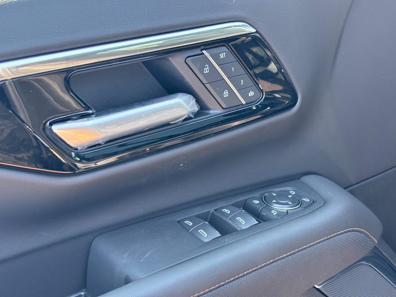 Chevrolet Tahoe Vehicle Full-screen Gallery Image 12