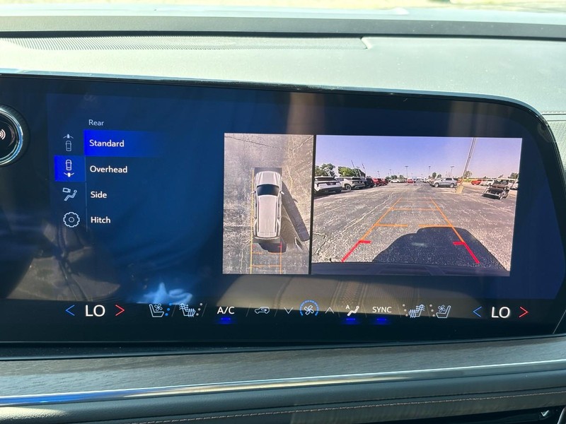 Chevrolet Tahoe Vehicle Full-screen Gallery Image 18
