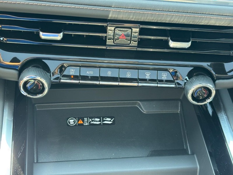 Chevrolet Tahoe Vehicle Full-screen Gallery Image 19