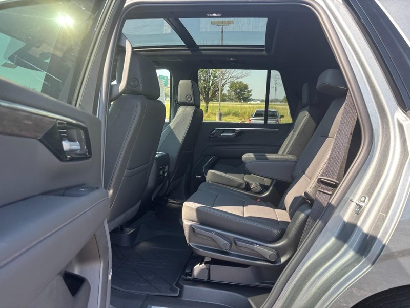 Chevrolet Tahoe Vehicle Full-screen Gallery Image 6