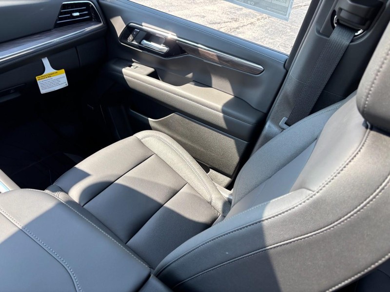 Chevrolet Tahoe Vehicle Full-screen Gallery Image 10