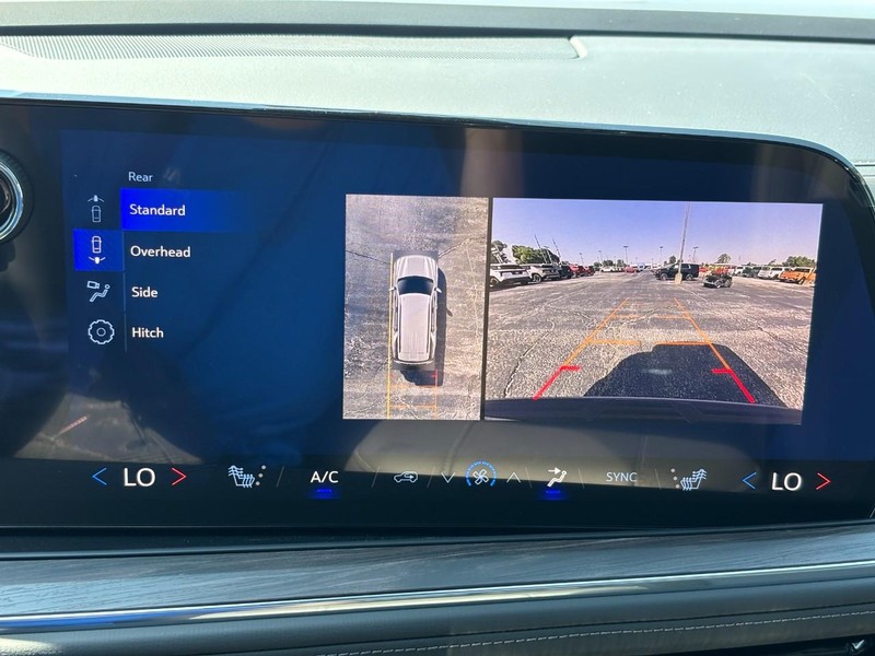 Chevrolet Tahoe Vehicle Full-screen Gallery Image 18