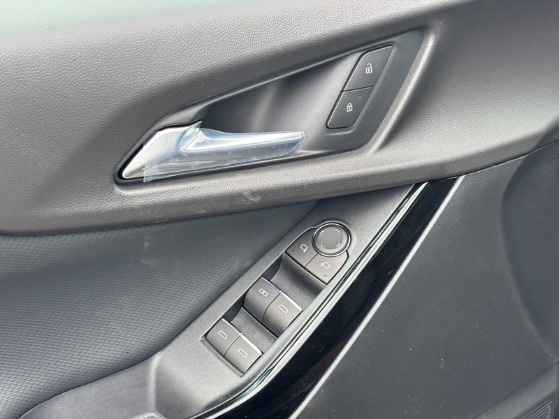 Chevrolet Equinox Vehicle Full-screen Gallery Image 11