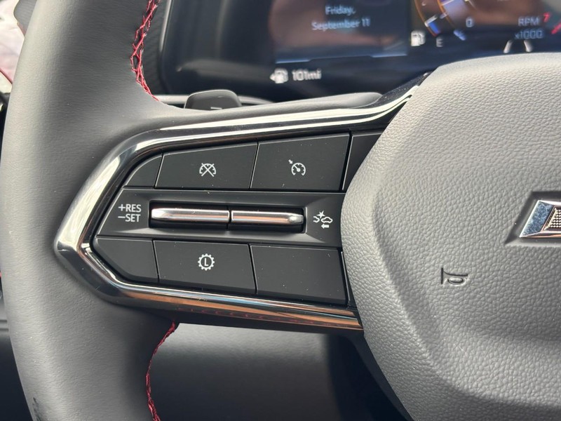 Chevrolet Equinox Vehicle Full-screen Gallery Image 12