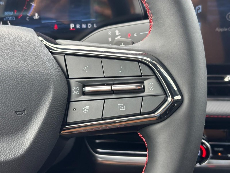 Chevrolet Equinox Vehicle Full-screen Gallery Image 13