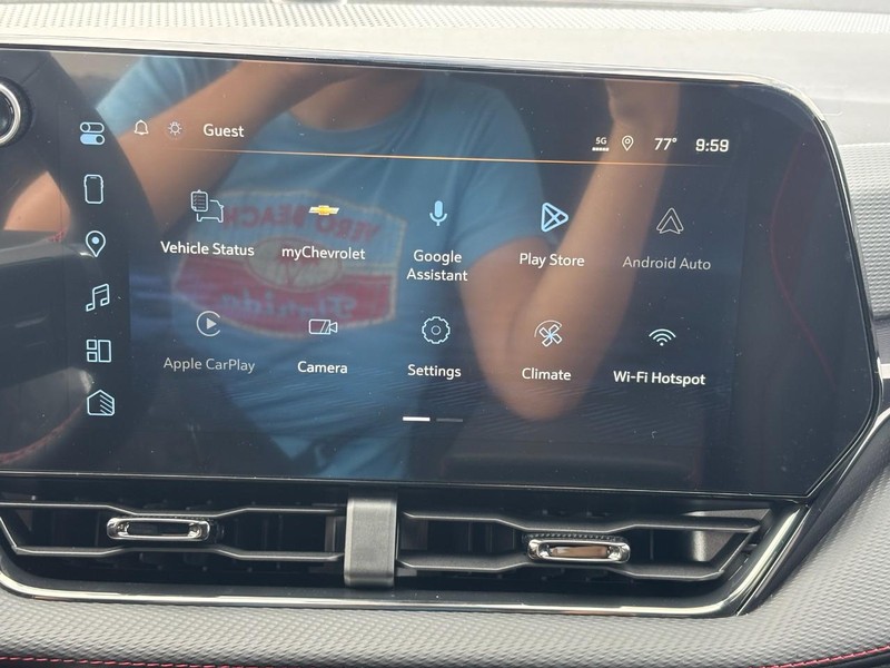 Chevrolet Equinox Vehicle Full-screen Gallery Image 15