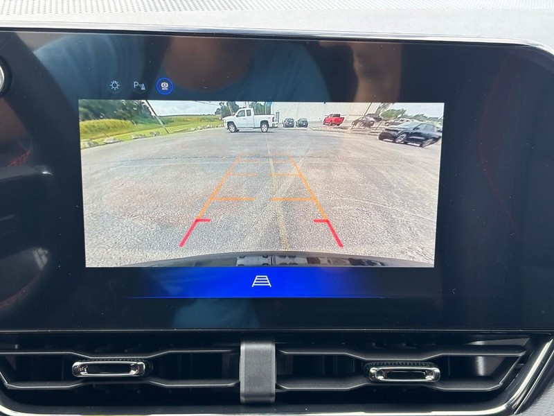 Chevrolet Equinox Vehicle Full-screen Gallery Image 17