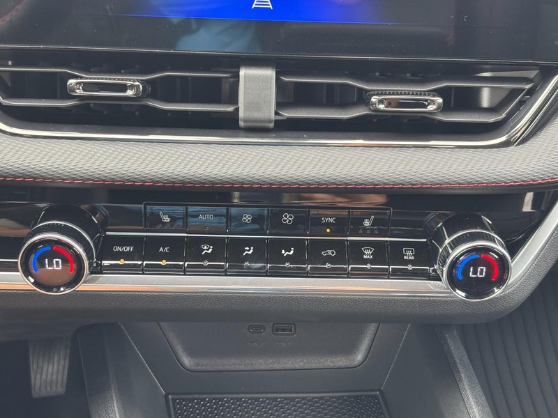 Chevrolet Equinox Vehicle Full-screen Gallery Image 18