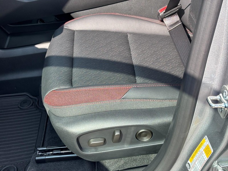 Chevrolet Equinox Vehicle Full-screen Gallery Image 10