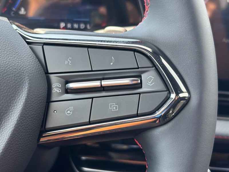 Chevrolet Equinox Vehicle Full-screen Gallery Image 13