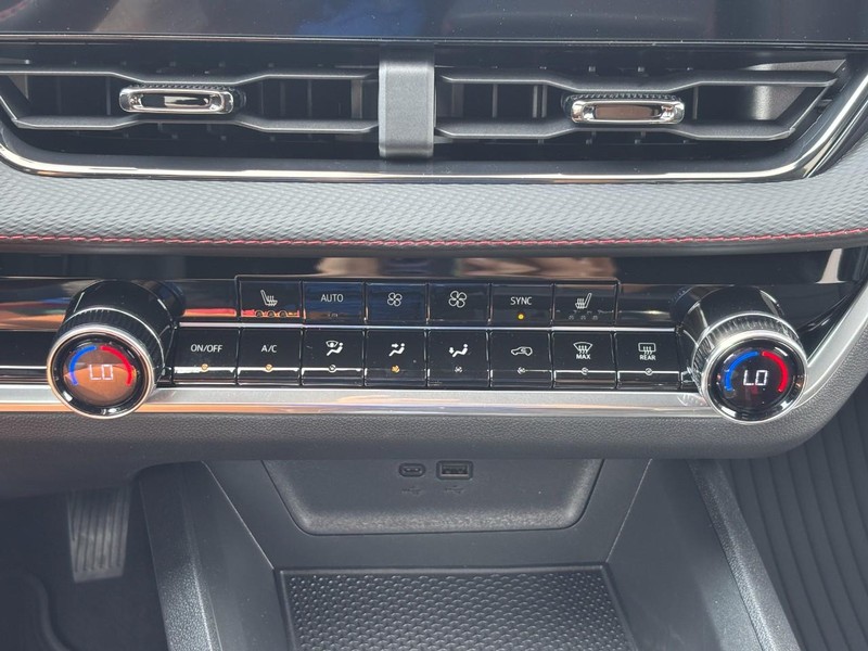Chevrolet Equinox Vehicle Full-screen Gallery Image 18