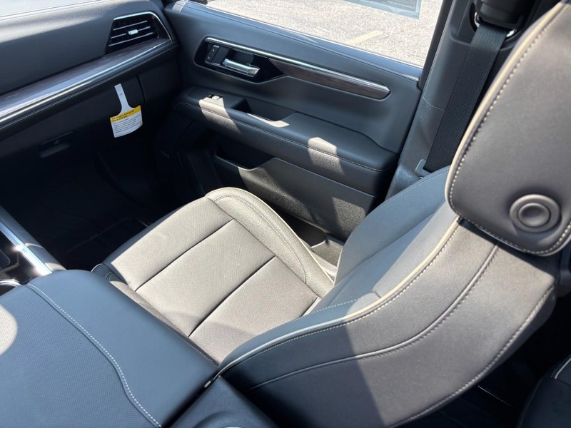 Chevrolet Tahoe Vehicle Full-screen Gallery Image 10
