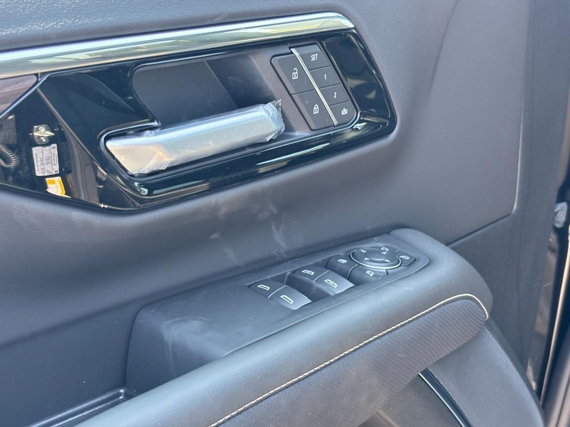 Chevrolet Tahoe Vehicle Full-screen Gallery Image 12