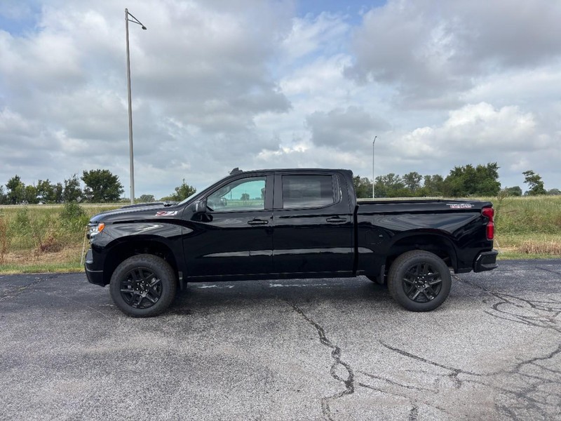 Chevrolet Silverado 1500 Vehicle Full-screen Gallery Image 2