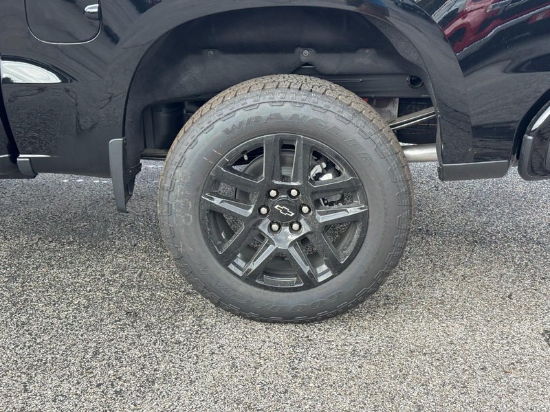 Chevrolet Silverado 1500 Vehicle Full-screen Gallery Image 4