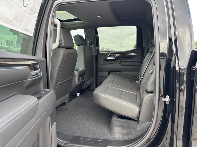 Chevrolet Silverado 1500 Vehicle Full-screen Gallery Image 5