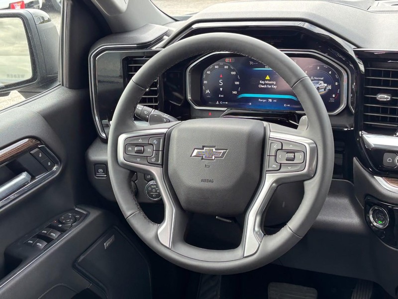 Chevrolet Silverado 1500 Vehicle Full-screen Gallery Image 7