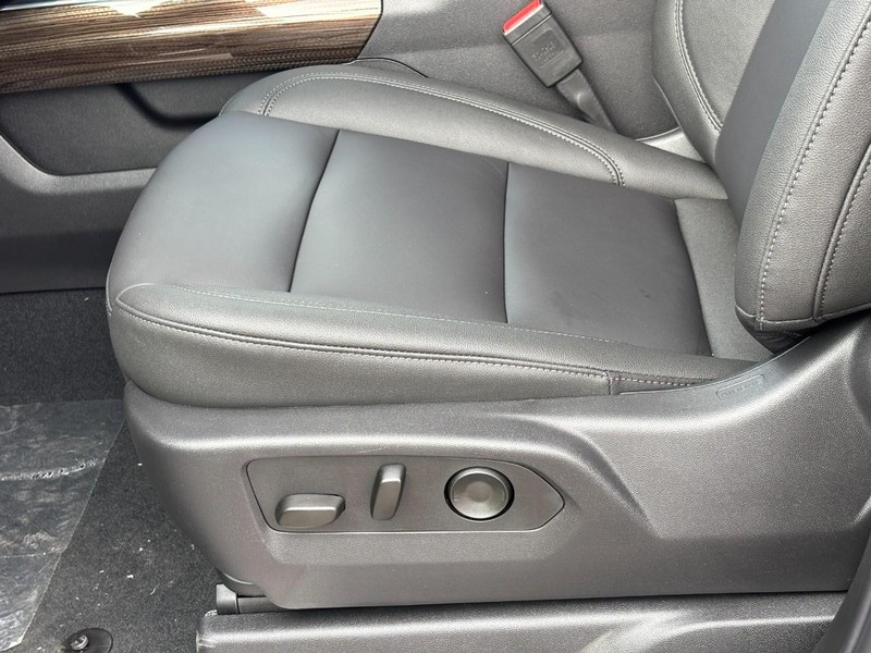 Chevrolet Silverado 1500 Vehicle Full-screen Gallery Image 10