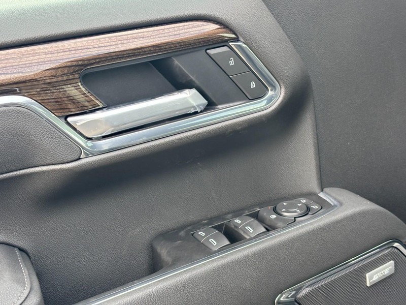 Chevrolet Silverado 1500 Vehicle Full-screen Gallery Image 11