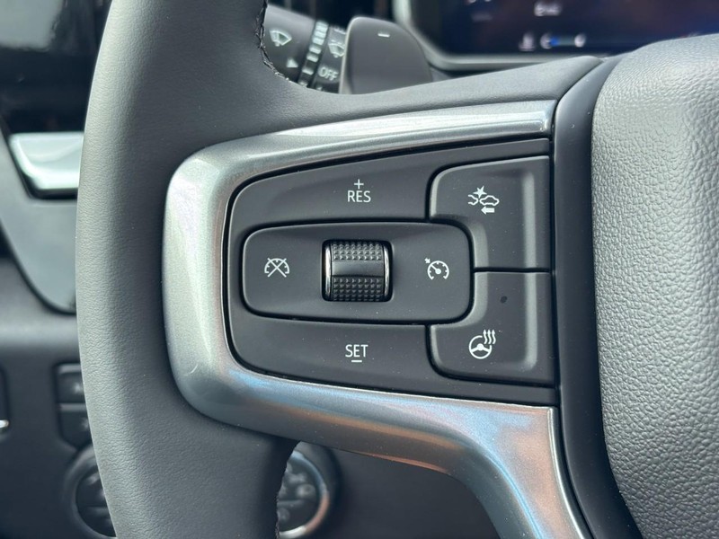 Chevrolet Silverado 1500 Vehicle Full-screen Gallery Image 12