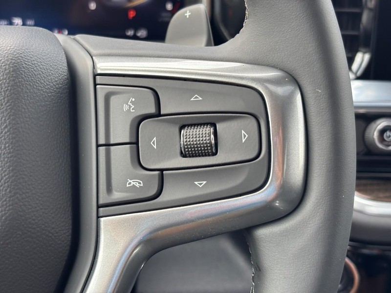 Chevrolet Silverado 1500 Vehicle Full-screen Gallery Image 13