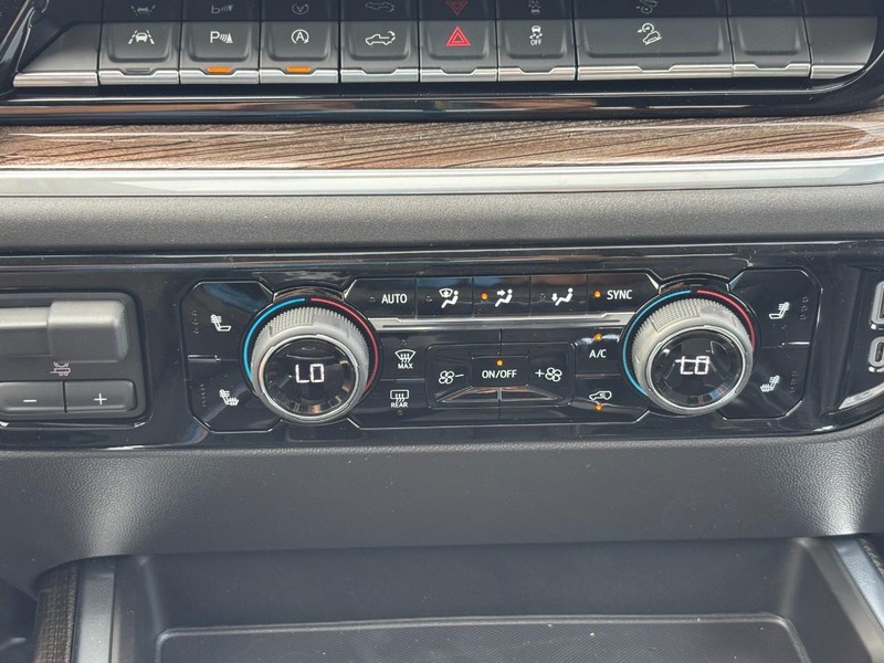 Chevrolet Silverado 1500 Vehicle Full-screen Gallery Image 17