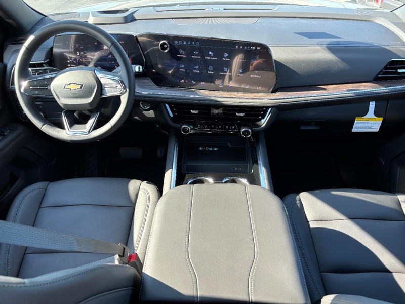 Chevrolet Suburban Vehicle Full-screen Gallery Image 7