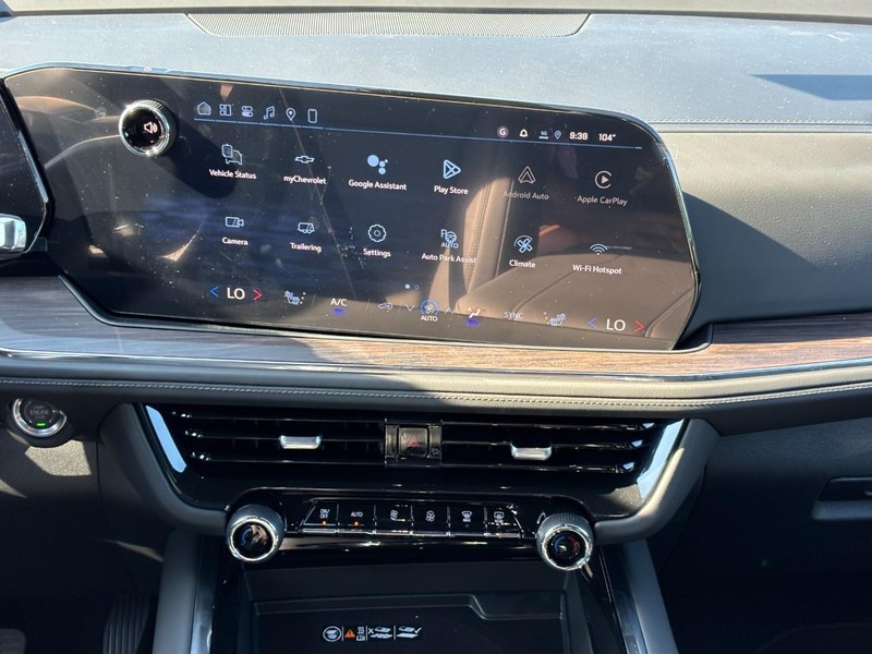 Chevrolet Suburban Vehicle Full-screen Gallery Image 9