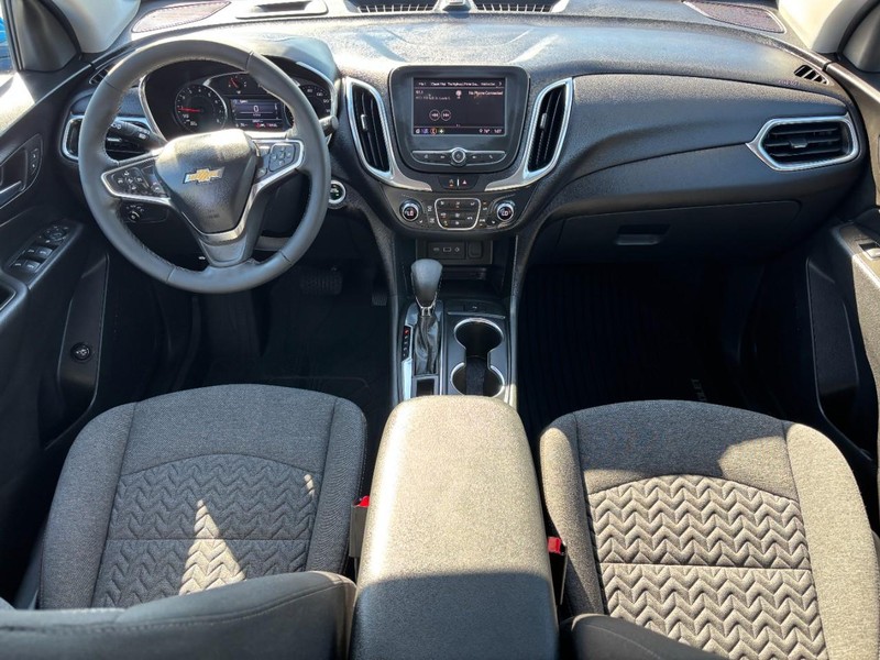 Chevrolet Equinox Vehicle Full-screen Gallery Image 11