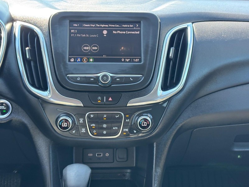 Chevrolet Equinox Vehicle Full-screen Gallery Image 13