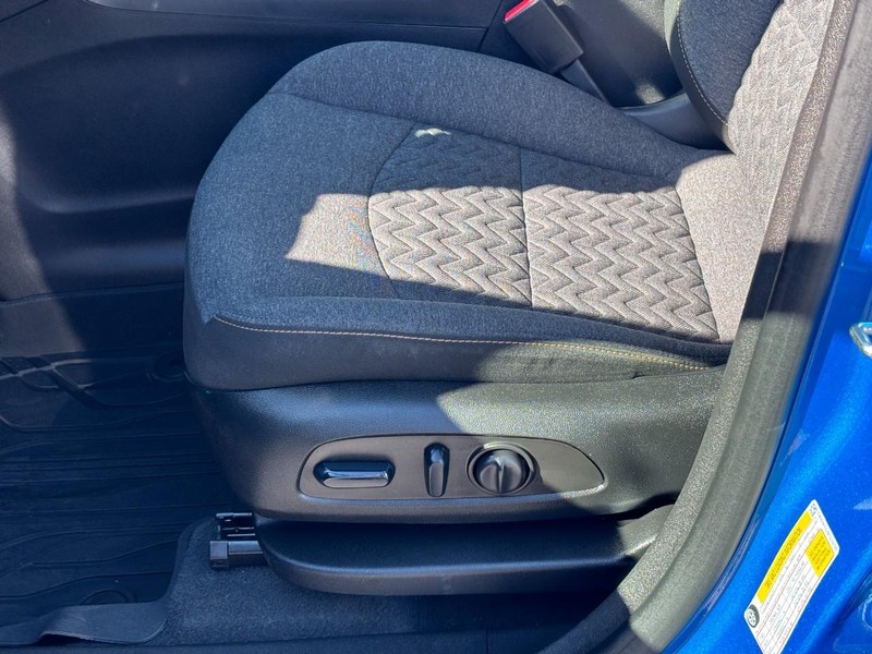 Chevrolet Equinox Vehicle Full-screen Gallery Image 15