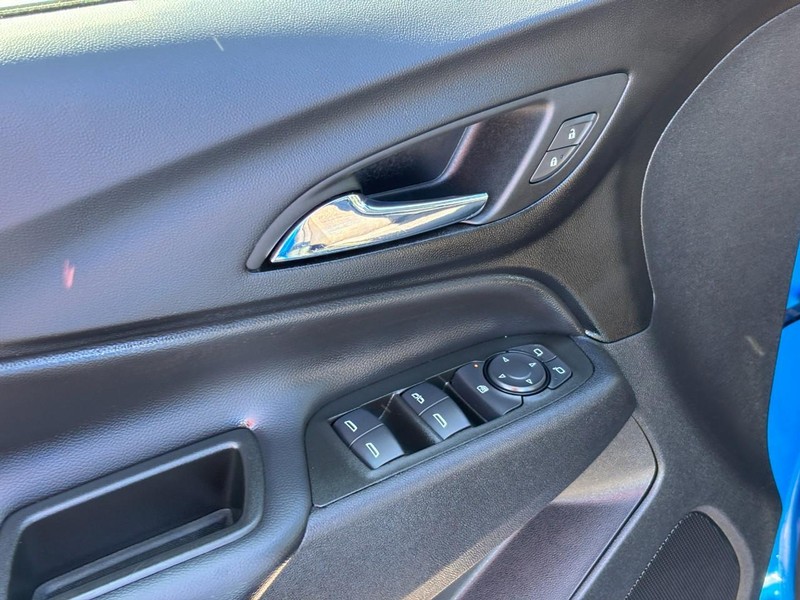 Chevrolet Equinox Vehicle Full-screen Gallery Image 16