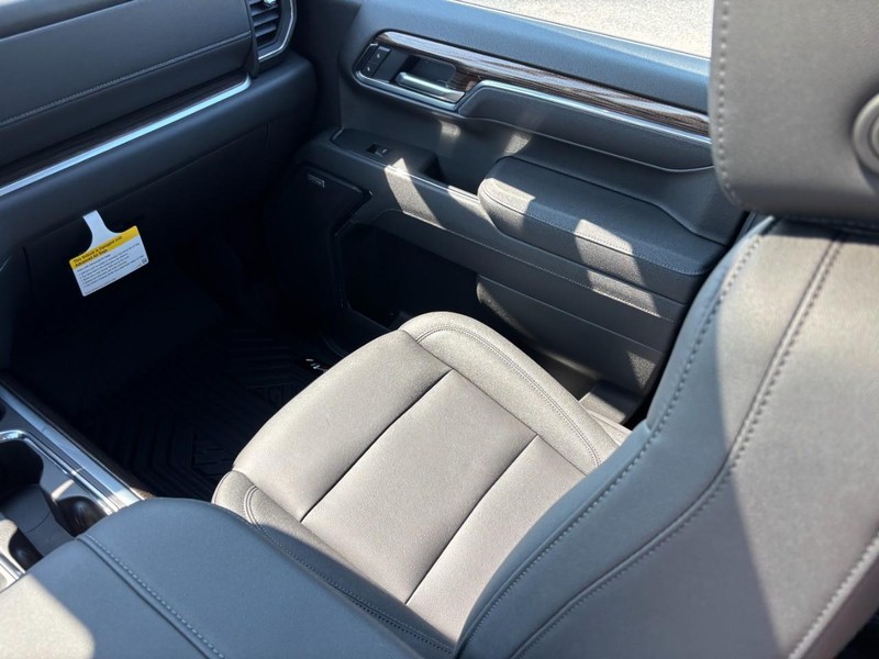 Chevrolet Silverado 1500 Vehicle Full-screen Gallery Image 9