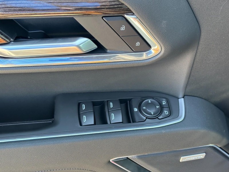 Chevrolet Silverado 1500 Vehicle Full-screen Gallery Image 11