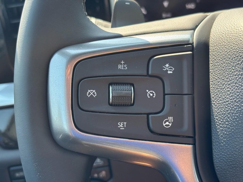 Chevrolet Silverado 1500 Vehicle Full-screen Gallery Image 12