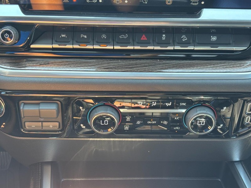 Chevrolet Silverado 1500 Vehicle Full-screen Gallery Image 18