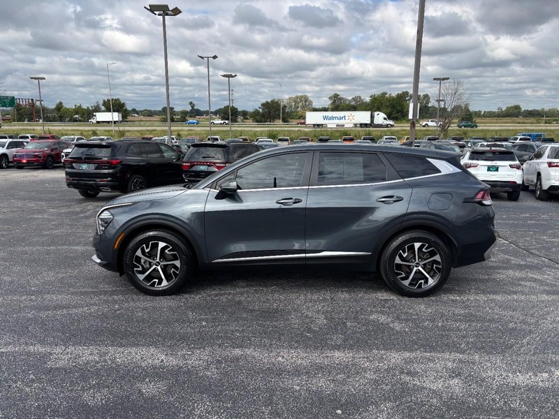 Kia Sportage Vehicle Full-screen Gallery Image 02