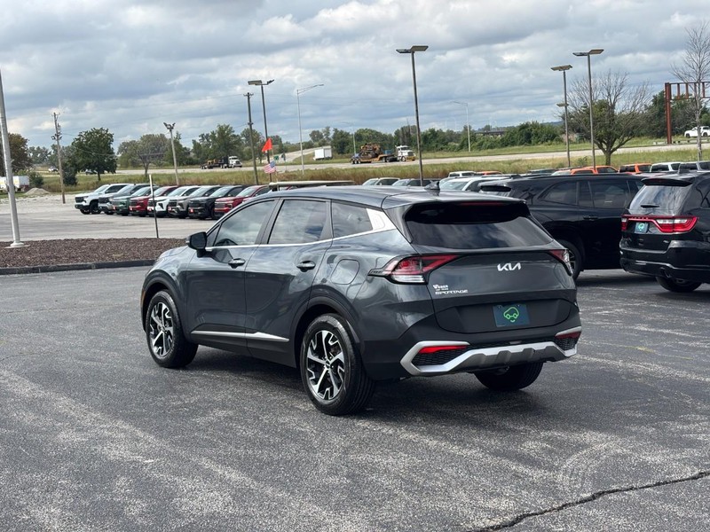 Kia Sportage Vehicle Full-screen Gallery Image 03