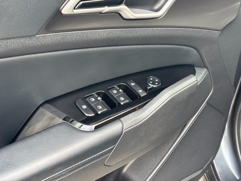 Kia Sportage Vehicle Full-screen Gallery Image 16