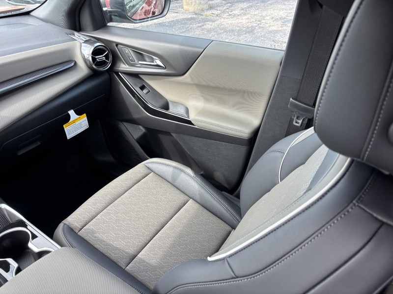 Chevrolet Equinox Vehicle Full-screen Gallery Image 9