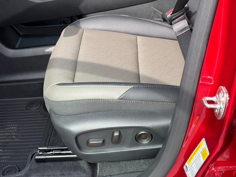 Chevrolet Equinox Vehicle Full-screen Gallery Image 10