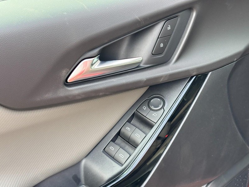 Chevrolet Equinox Vehicle Full-screen Gallery Image 11