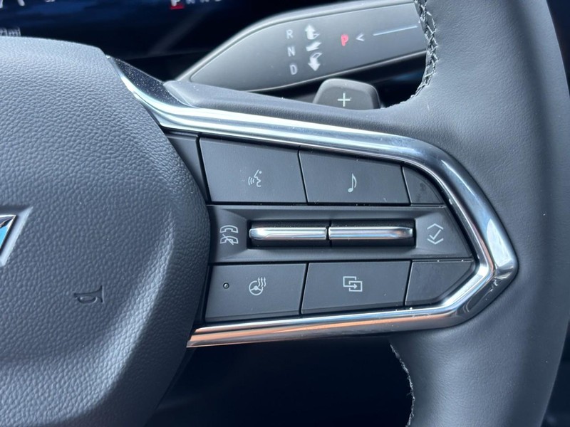 Chevrolet Equinox Vehicle Full-screen Gallery Image 13