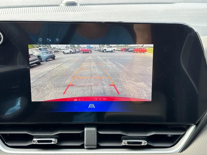 Chevrolet Equinox Vehicle Full-screen Gallery Image 17
